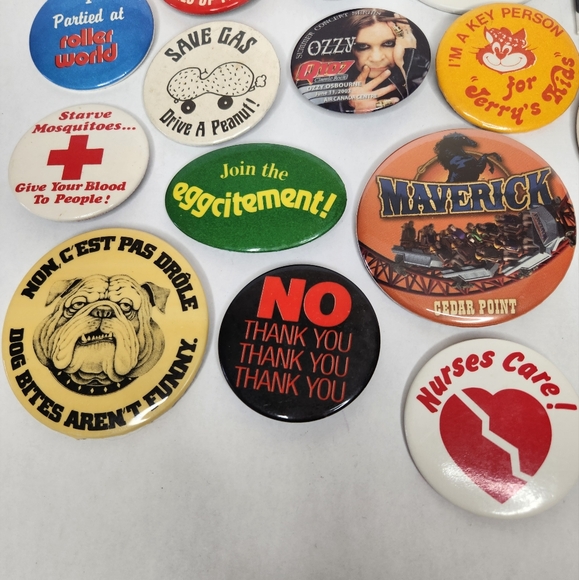 Vintage Button Pin Lot Canadian Advertising - Picture 5 of 5